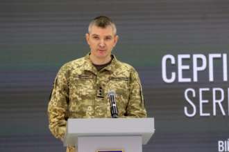 Закон позволит принимать в период действия военного положения на военную службу по контракту лиц офицерского состава военнослужащих из числа сержантов и старшин, не имеющих высшего образования Закон позволит принимать в период действия военного положения на военную службу по контракту лиц офицерского состава военнослужащих из числа сержантов и старшин, не имеющих высшего образования