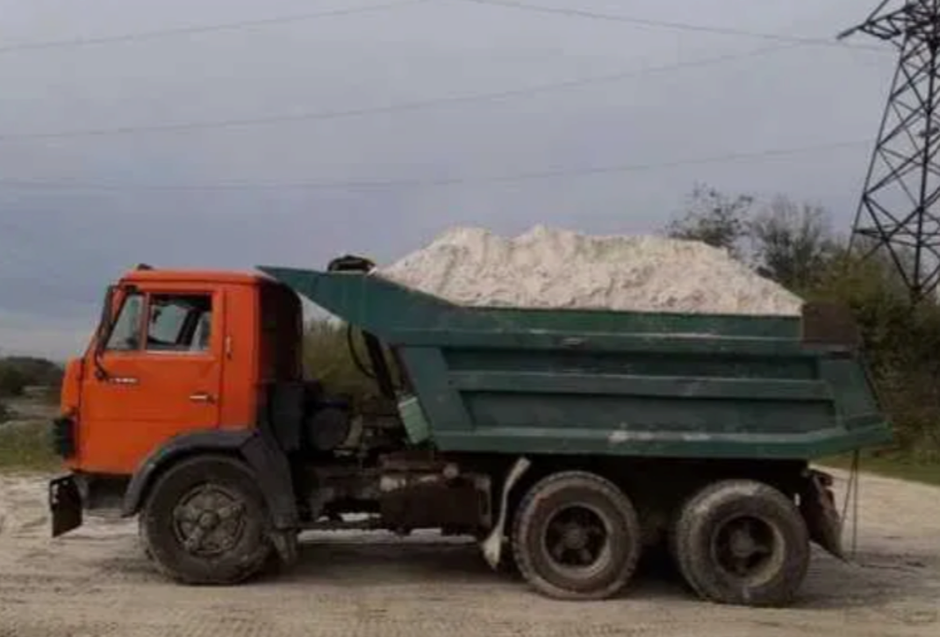 Інспектори отримають право визначати перевантаженість авто на око. Фото: OLX вантажівка
