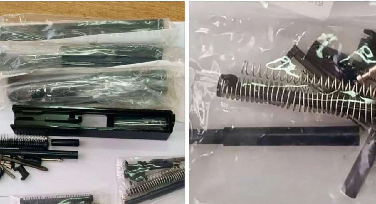 Митники запобігли контрабанді частин до пістолетів Glock
