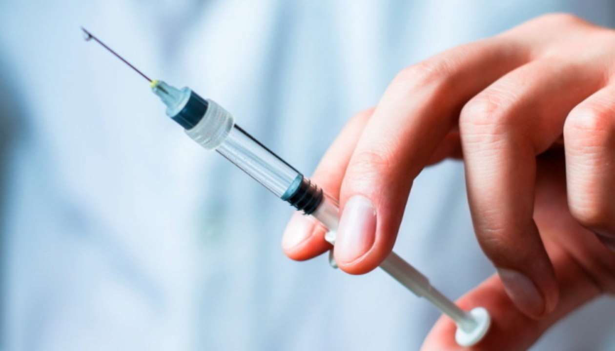Более 10 миллионов британцев получили первую дозу вакцины от коронавируса