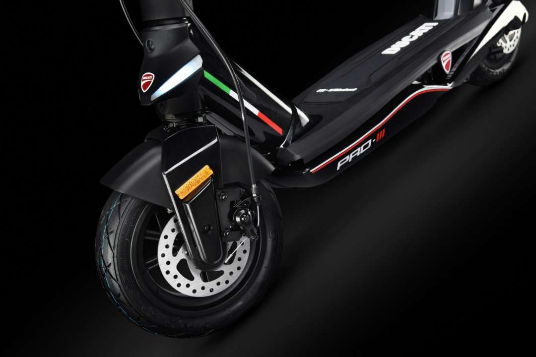 Представлен сверхмощный электросамокат Ducati/Фото: Ducati Ducati