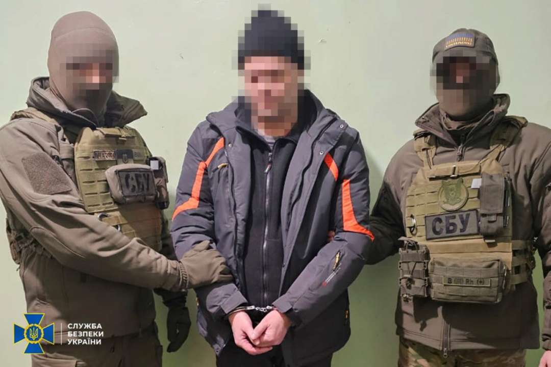 "Полював" на оборонні заводи: у Запоріжжі затримали агента російської воєнної розвідки