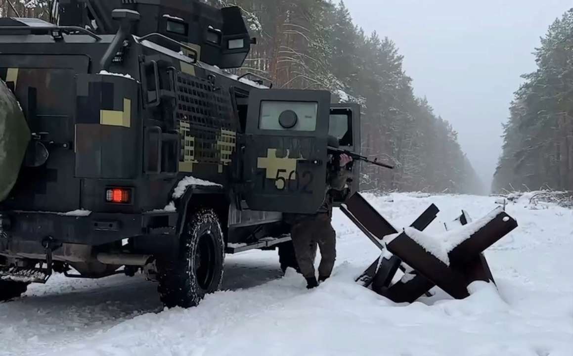 Прикордонники вдосконалюють навички протидії ворожим ДРГ / Фото: ДПСУ Прикордонники вдосконалюють навички протидії ворожим ДРГ / Фото: ДПСУ