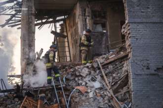Авіаудар по Костянтинівці: під завалами знайшли тіла двох загиблих/Фото: ДСНС Авіаудар по Костянтинівці: під завалами знайшли тіла двох загиблих/Фото: ДСНС