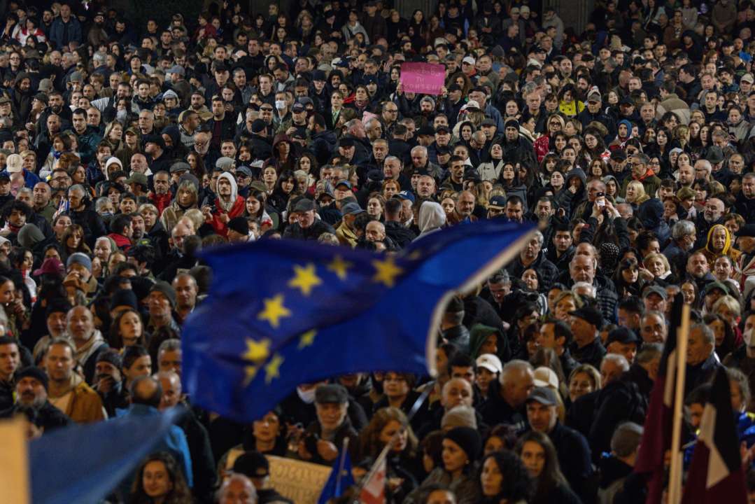 Силовики Грузии начали силой разгонять митингующих / Фото: Diego Fedele/Getty Images Силовики Грузии начали силой разгонять митингующих / Фото: Diego Fedele/Getty Images