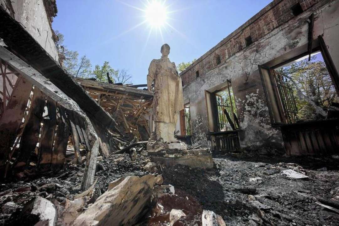 Росіяни продовжують нищити культурну спадщину України/Фото: EPA/UPG Знищують культурну спадщину: Лубінець розповів, скільки українських пам'яток зруйнували окупанти