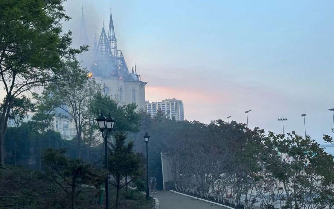 На Одещині 30 квітня оголошено днем жалоби за загиблими під час атаки рф/Фото: Олег Кіпер В Одесі збільшилася кількість загиблих внаслідок ракетної атаки: в місті оголошено день жалоби