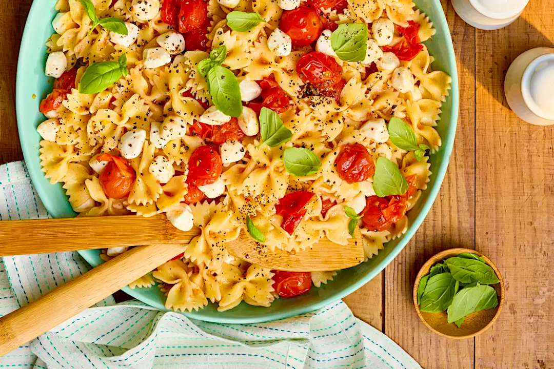 Пошаговый рецепт капрезе с пастой / Фото: simplyrecipes.com Пошаговый рецепт капрезе с пастой / Фото: simplyrecipes.com