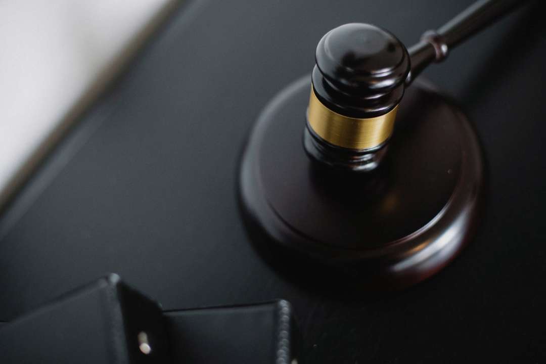 фото: pexels.com Суд дозволив розповсюдження книги "Справа Василя Стуса"