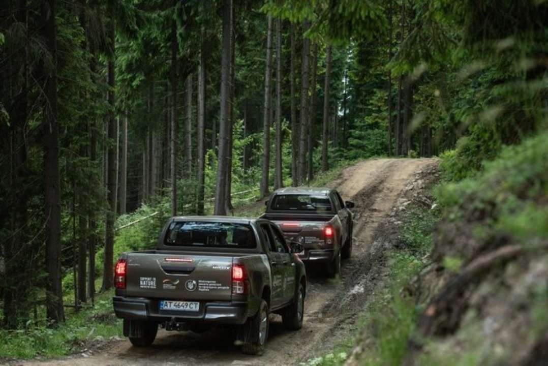 Германия передала Украине 31 автомобиль для охраны природы Карпат