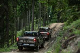 Фото: snpa.in.ua Німеччина передала Україні 31 автомобіль для охорони природи Карпат