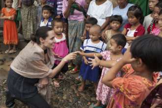 Фото: Getty Images/Автор: Автор: Tom Stoddart/Getty Images Reportage/Maddox Jolie-Pitt Foundation Джоли