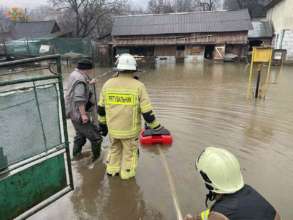 На Закарпатье из-за наводнений в воде оказались десятки домов / Фото: ГСЧС На Закарпатье дожди спровоцировали оползни и наводнения: подтоплены дороги и десятки домов