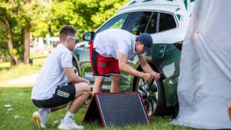 Фото: Skoda Студенты школы Skoda превратили кроссовер Enyaq в дом на колесах Roadiaq