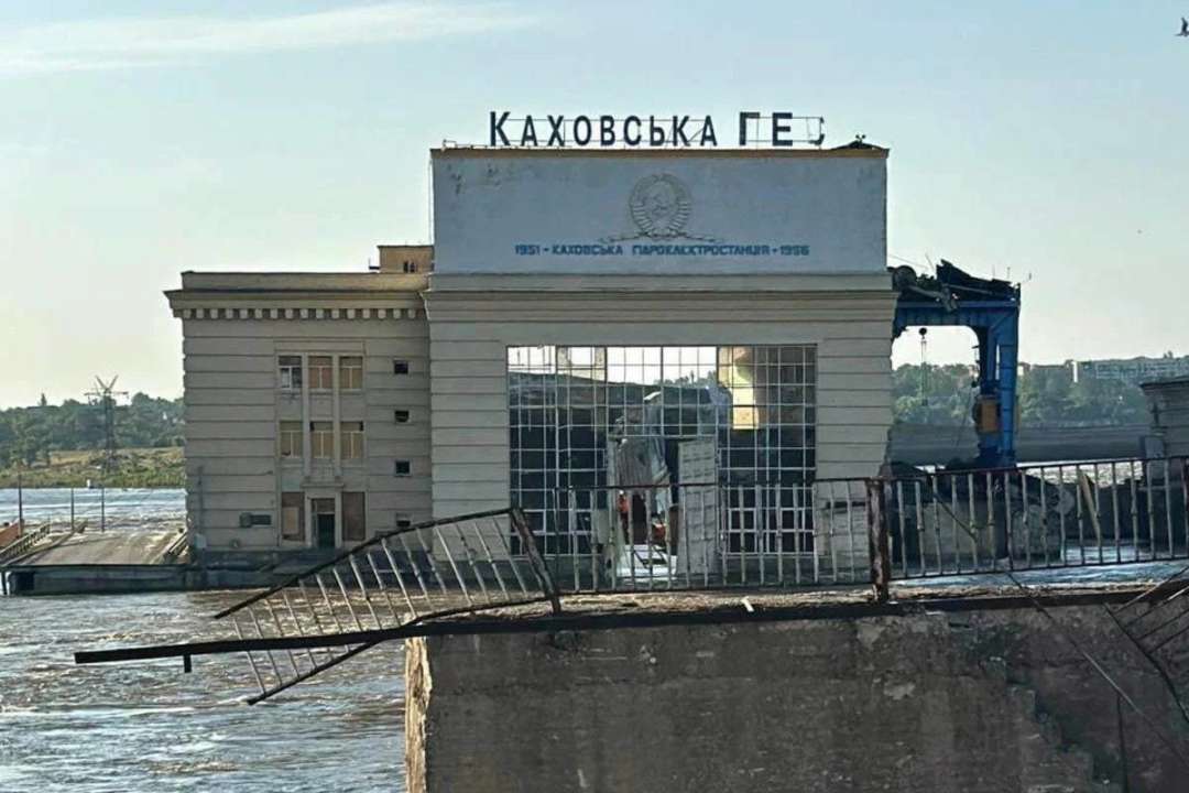 Руйнування Каховської ГЕС завдало збитків майже на $14 млрд/Фото: Укргідроенерго Руйнування росією греблі Каховської ГЕС завдало Україні збитків майже на $14 млрд - дані звіту