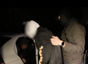 На Київщині затримали подружжя, яке знімало порно зі своїми дітьми/Фото: скріншот На Київщині затримали подружжя, яке знімало порно зі своїми дітьми