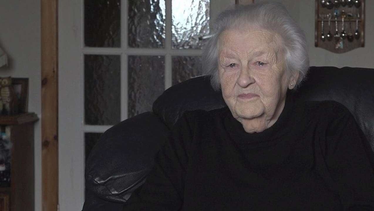 Женщине вернули обручальное кольцо, которое она потеряла 50 лет назад