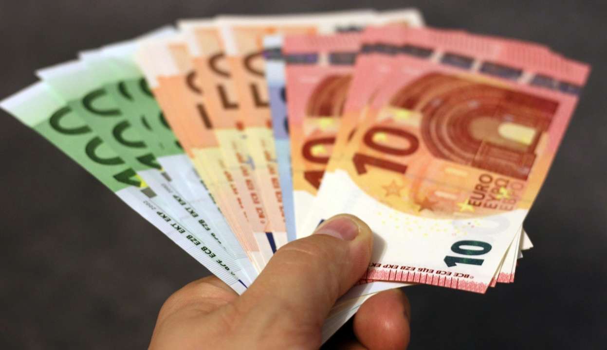 Курс доллара и евро на 15 апреля 2023 года. Фото: Pexels курс валют на сегодня