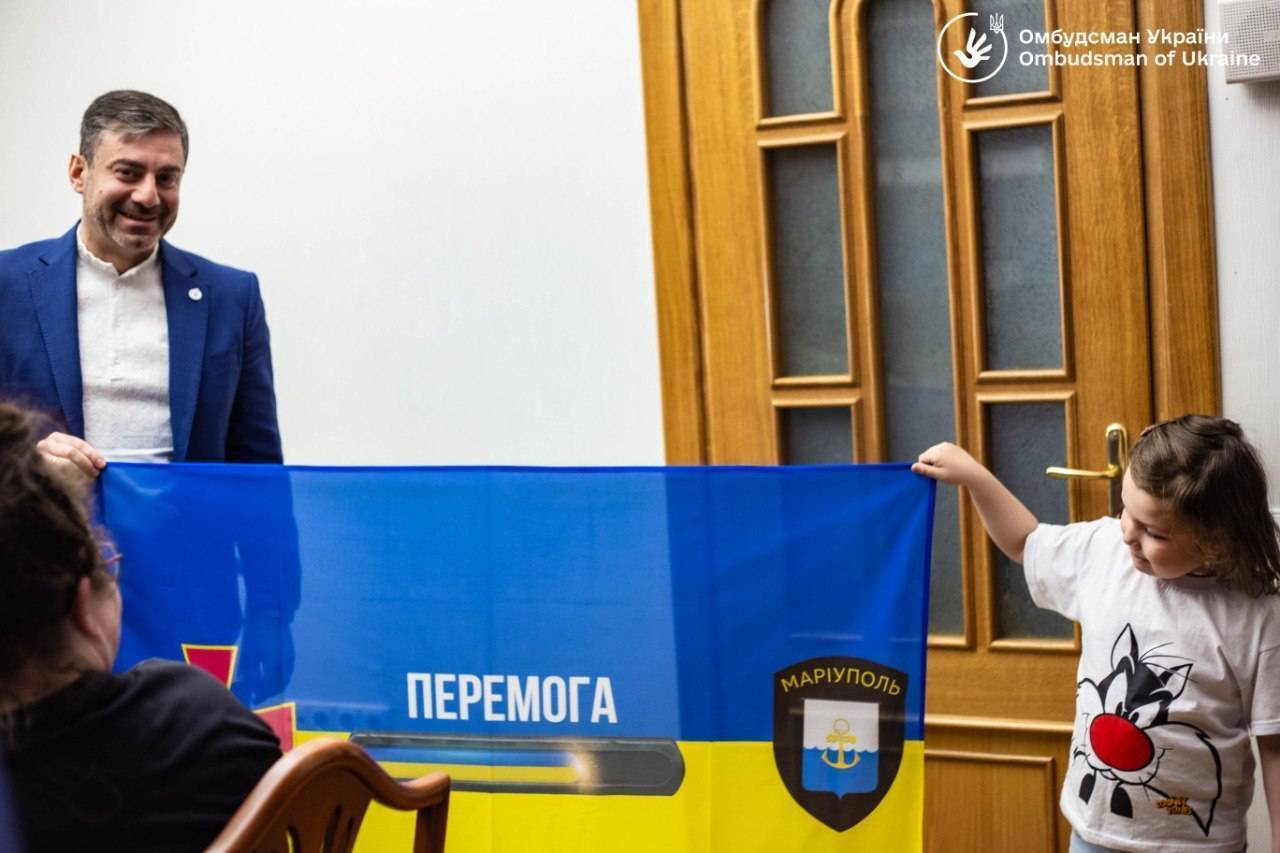 Украина вернула из рф ребенка защитников Мариуполя/Фото: Омбудсмен Лубинец Дмитрий Украина вернула из рф ребенка защитников Мариуполя/Фото: Омбудсмен Лубинец Дмитрий