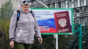 Оккупанты отказываются выплачивать деньги за рождение ребенка/Фото: AP Photo В Луганской области оккупанты отказываются выплачивать деньги за рождение ребенка