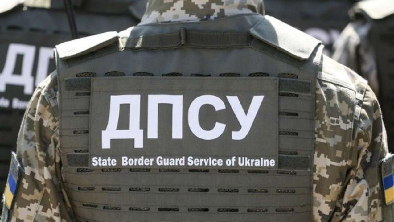 Зламав ногу, пробираючись до Молдови: прикордонники врятували чоловіка Зламав ногу, пробираючись до Молдови: прикордонники врятували чоловіка