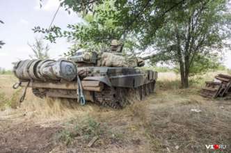 Фото: V1.ru В России на свалке нашли боевой танк