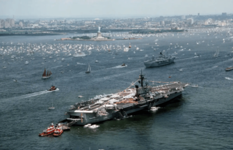 Фото: U.S. Navy Дайте два: у США продали старі авіаносці по одному центу