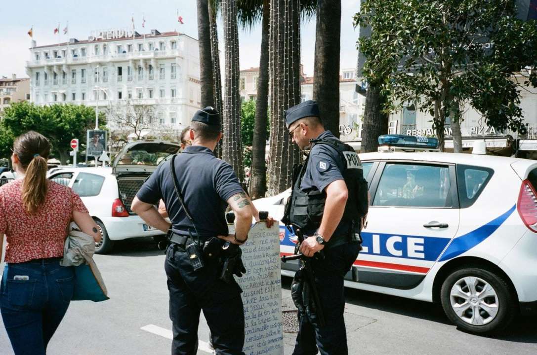 Беженцев и контрабандистов схватили на границе в Австрии