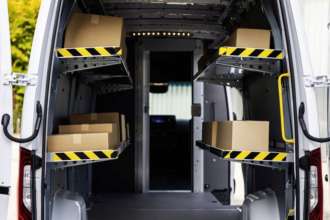 Фото: Mercedes Оптимально для грузовика: Mercedes-Benz представила полностью электрический Sprinter