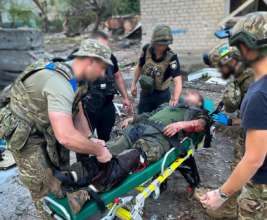 РФ ударила управляемой бомбой по Орехову. Фото: Нацполиция Погиб полицейский Орехов
