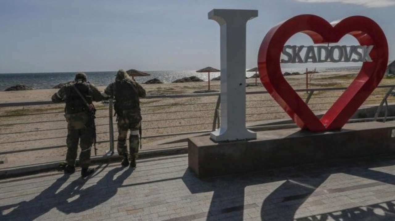 У Скадовську пролунав вибух під час "виборів" Скадовськ виборча дільниця