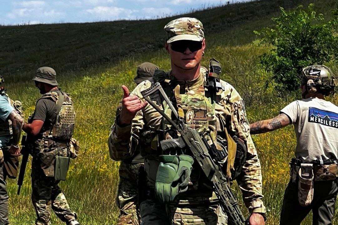 Майже в Лондоні: Андрій Хливнюк показався з побратимами у бліндажі