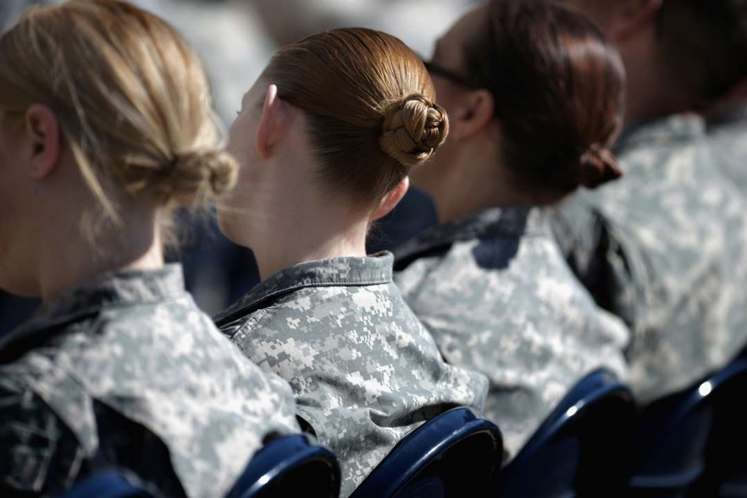 В Сети высмеяли указ Минобороны об обязательном военном учете для женщин