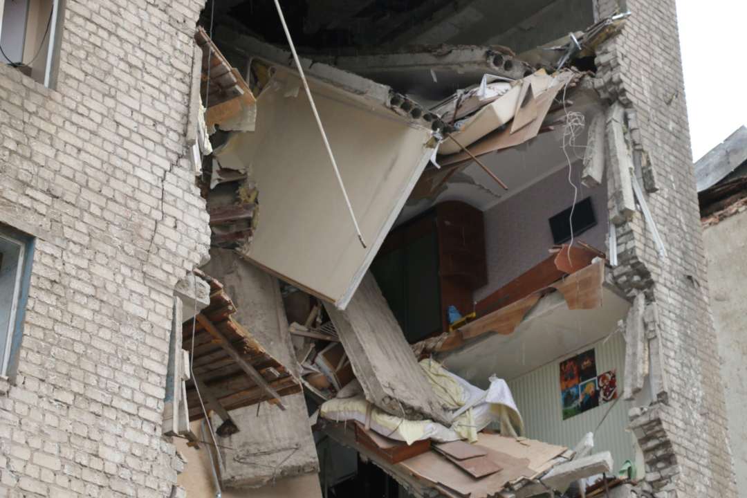 Рашисти завдали ракетного удару по житловому будинку у Харкові/Фото: ДСНС Обстріл Харкова