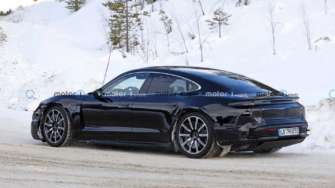 Фото: motor1 Появились шпионские фото нового Porsche Taycan в трех комплектациях