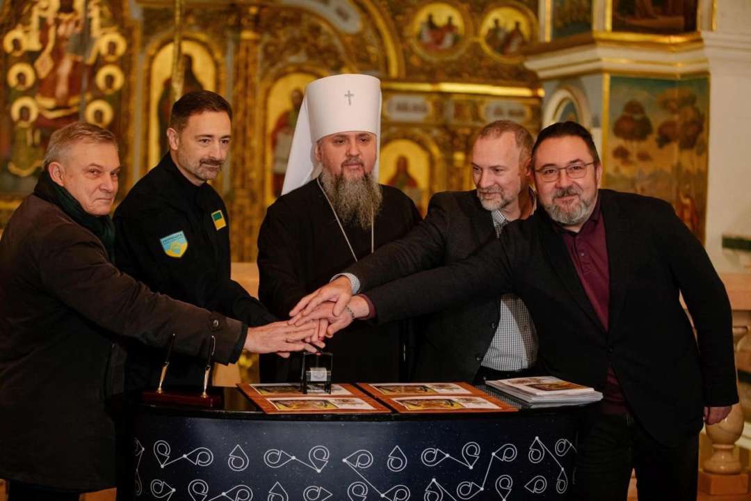 В Украине ввели в обращение марку "Украинские колядки в Киево-Печерской лавре": как она выглядит/Фото: Новости Комитета по вопросам гуманитарной и информационной политики В Украине ввели в оборот марку "Колядки в Киево-Печерской лавре": как она выглядит (фото)