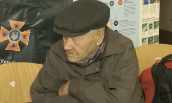 88-річний дідусь вийшов з окупованої частини Очеретиного, щоб не отримувати громадянство рф/Фото: кадр з відео 88-річний дідусь вийшов з окупованої частини Очеретиного, щоб не отримувати громадянство рф/Фото: кадр з відео