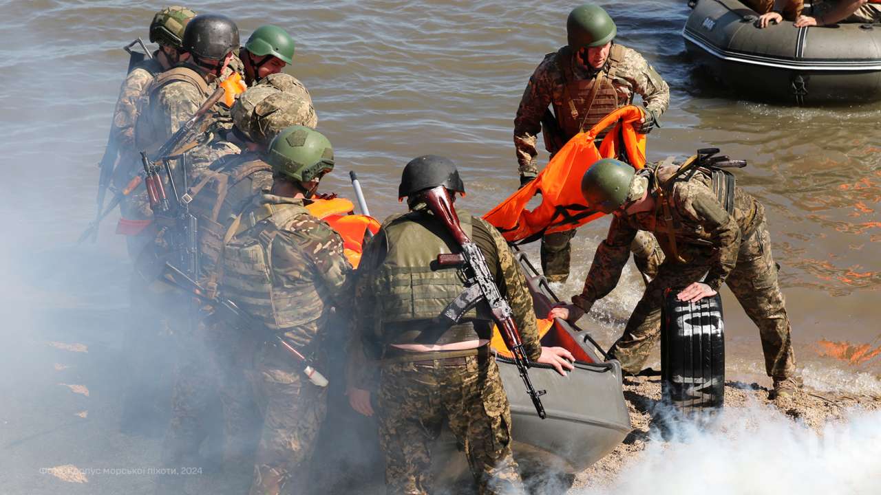 Фильм-ода украинским морпехам: "От Мариуполя до Крынок"