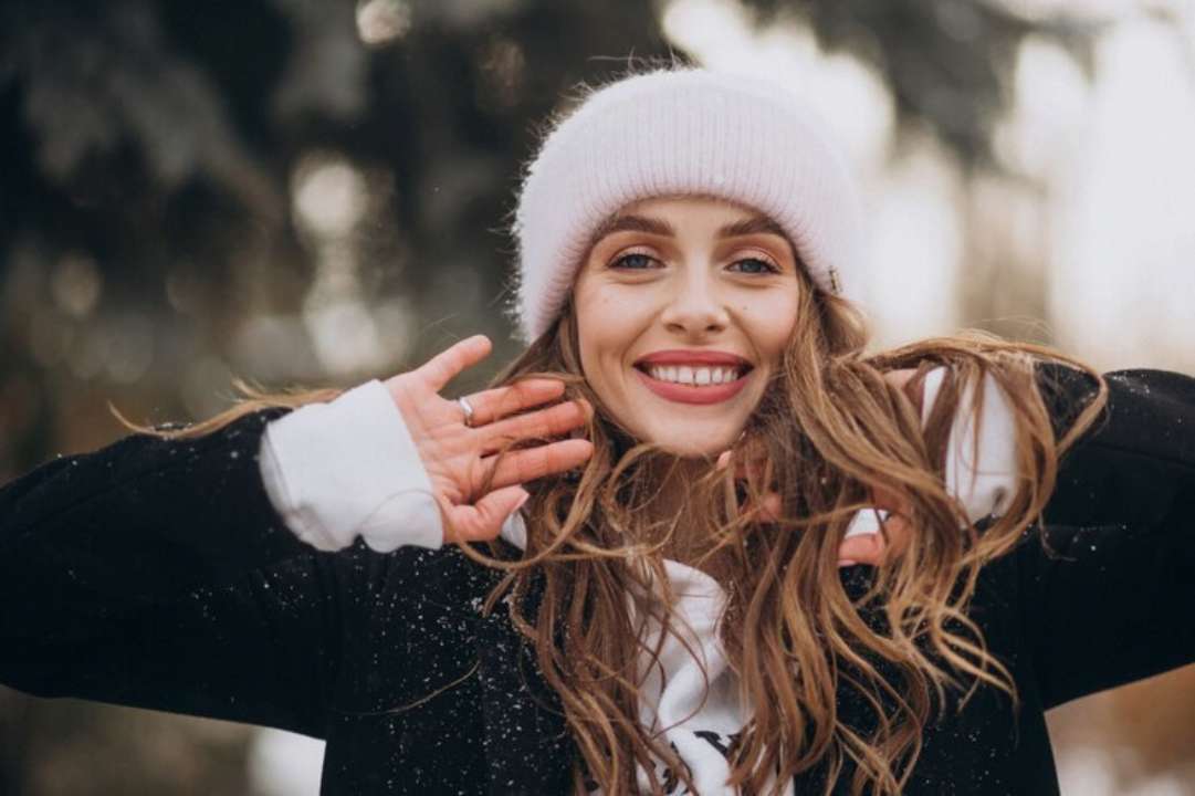 Эти хитрости помогут сохранить здоровье волос зимой/Фото: freepik Эти хитрости помогут сохранить здоровье волос зимой