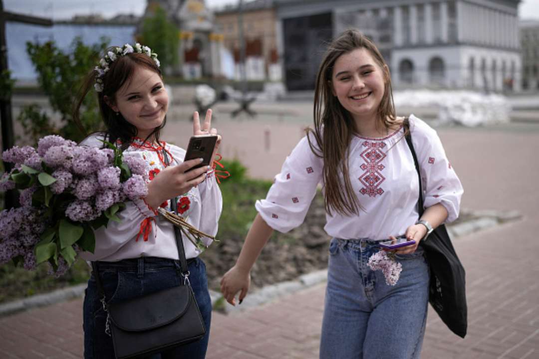 Когда празднуют День вышиванки/Фото: Christopher Furlong/Getty Images День вышиванки 2023: дата празднования и основные традиции