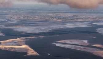 Аерофотознімок над північнофризьким Ваттовим морем із залишками Рунгольта в центрі знімка/Фото: Ralf Roletschek/Wikimedia Commons Загублене місто у Північному морі