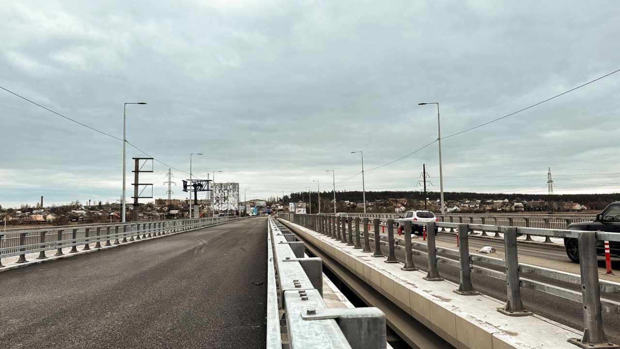 Рух мостом через річку Ірпінь повністю відновлено/Фото: Мінвідновлення
