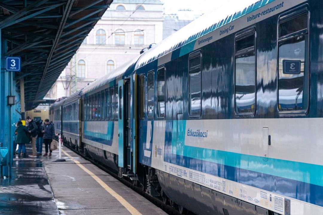 Укрзализныця открыла продажу билетов на поезд Чоп - Будапешт - Вена/Фото: UkrzalInfo Укрзализныця открыла онлайн-продажу билетов на поезд Чоп — Будапешт — Вена