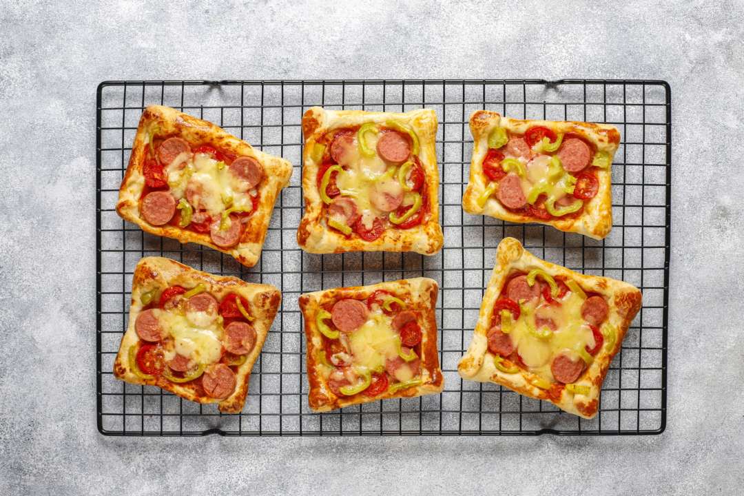 Мини-пиццы на хлебе: быстрый и вкусный перекус для всей семьи