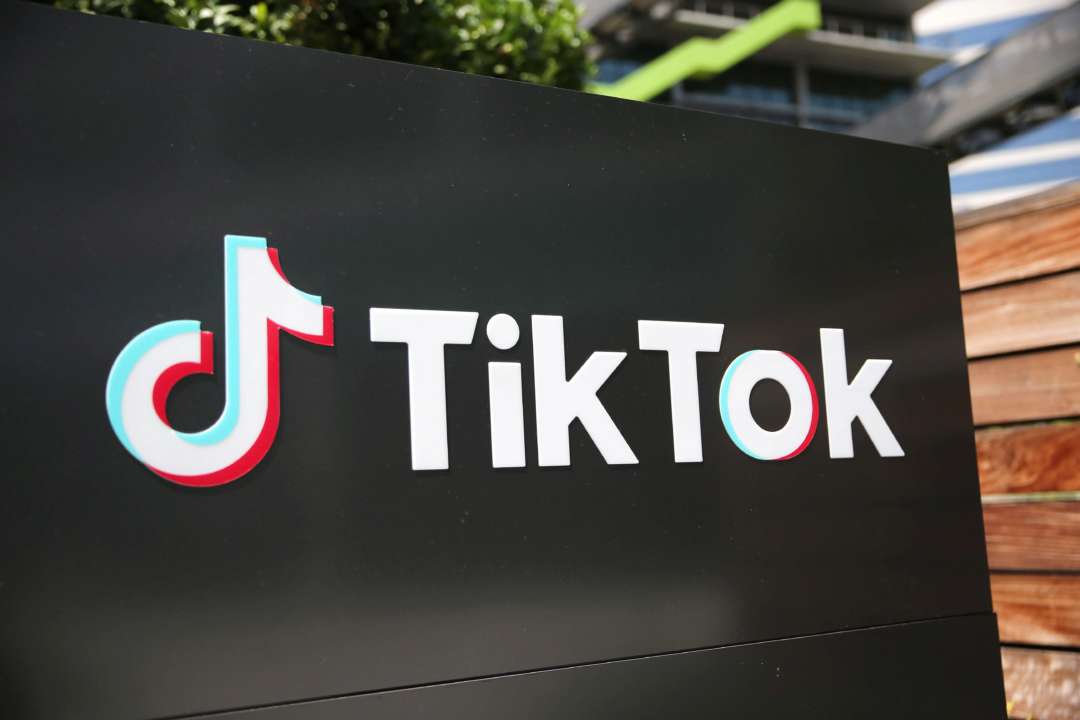 Фото: Getty Images/Автор — Mario Tama Британка потрапила у лікарню через пораду з TikTok