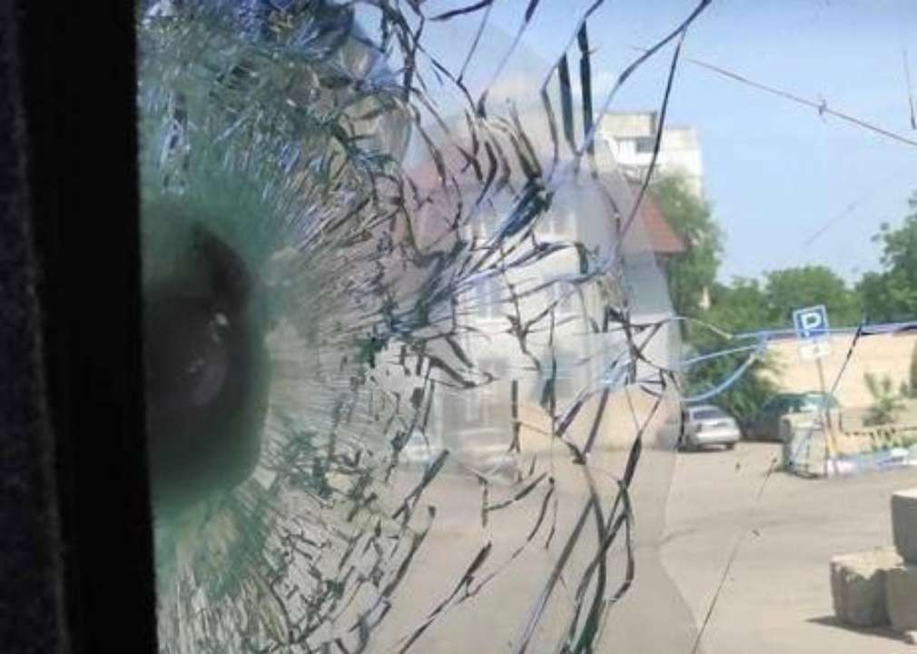 Оккупанты обстреляли эвакуационное авто/Фото: Сергей Гайдай/Telegram В Луганской области россияне открыли огонь по эвакуационному авто: погиб французский журналист