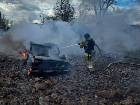 У Миколаєві ДСНС ліквідують наслідки удару ворога. Фото: ДСНС України росіяни вдарили по Миколаєву 17 березня