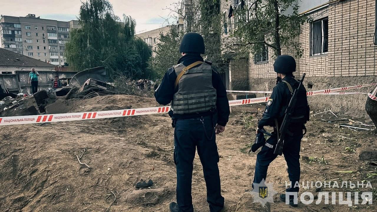 Последствия атаки Сумской области 13 сентября/Фото: Нацполиция, ГСЧС Последствия атаки Сумской области 13 сентября/Фото: Нацполиция, ГСЧС