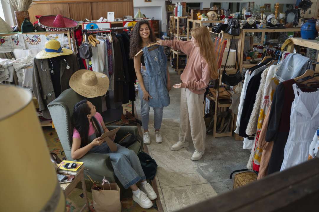 8 вещей из second hand, которые надо дезинфицировать перед использованием / Фото: Freepik 8 вещей из second hand, которые надо дезинфицировать перед использованием