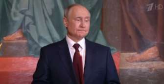 Скриншот из видео Он точно болеет: эксперты разобрали поведение путина на Пасхальном богослужении